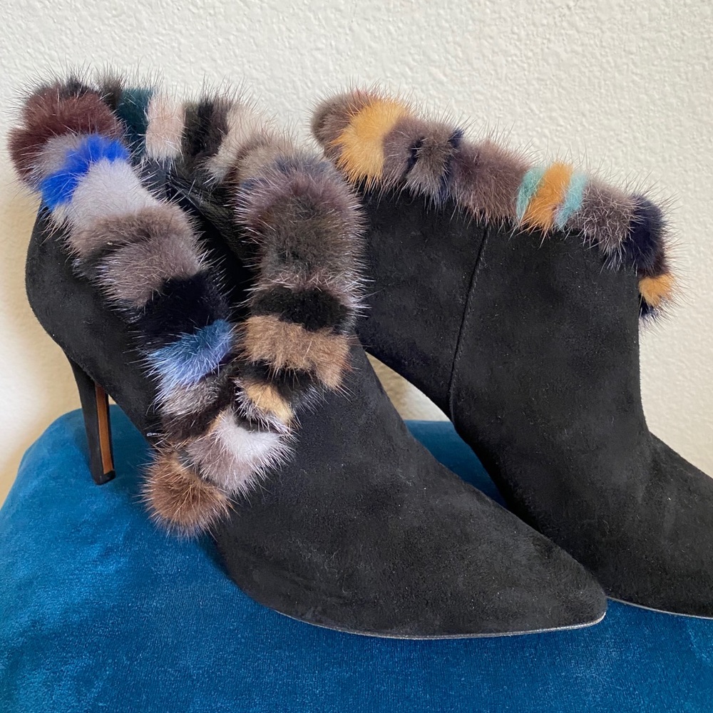 Donald J Pliner slip on Booties